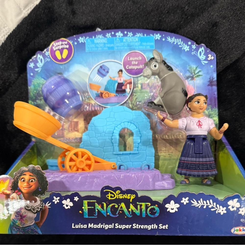 Disney Encanto “ Luisa Madrigal Super Strength Set” Playset  Encanto NEW